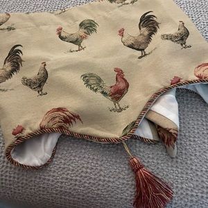 Set of 2 lined valances chickens with a tassel
